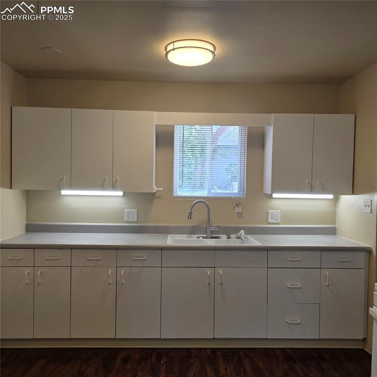 Image 6 of 28: Kitchen