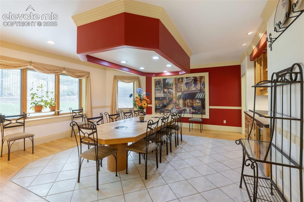 Image 12 of 50: Dining Area