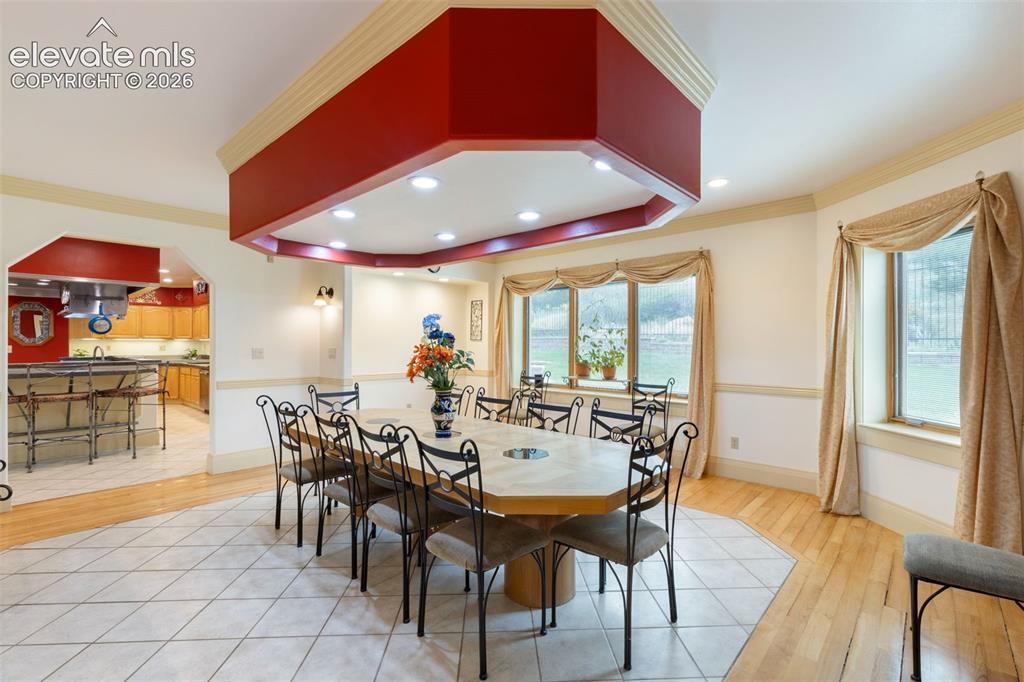 Image 13 of 50: Dining Area