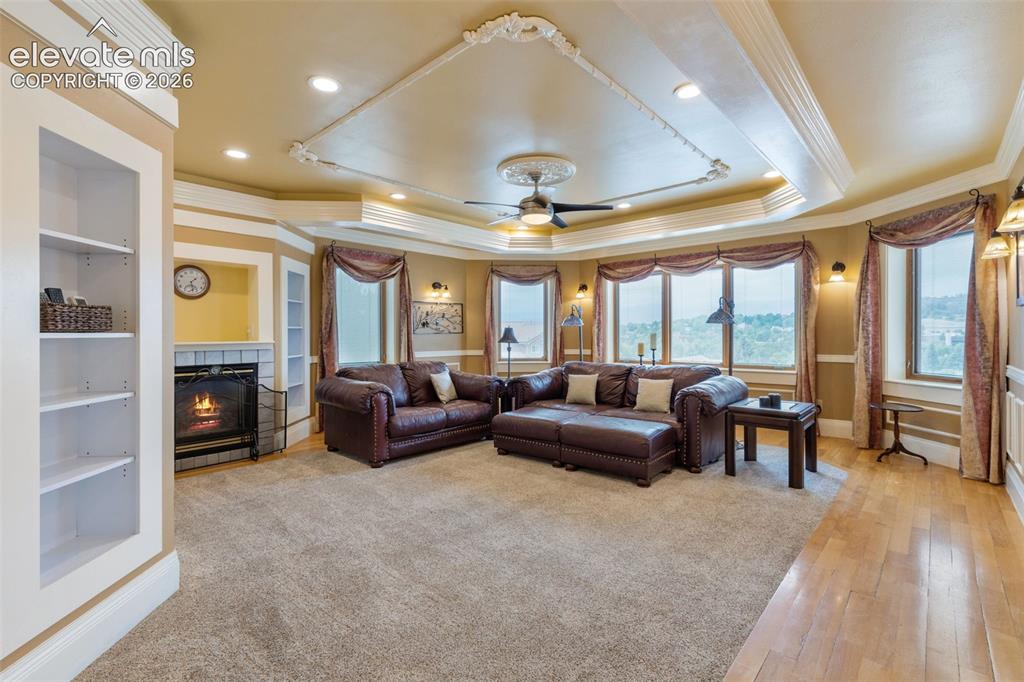 Image 14 of 50: Living Room