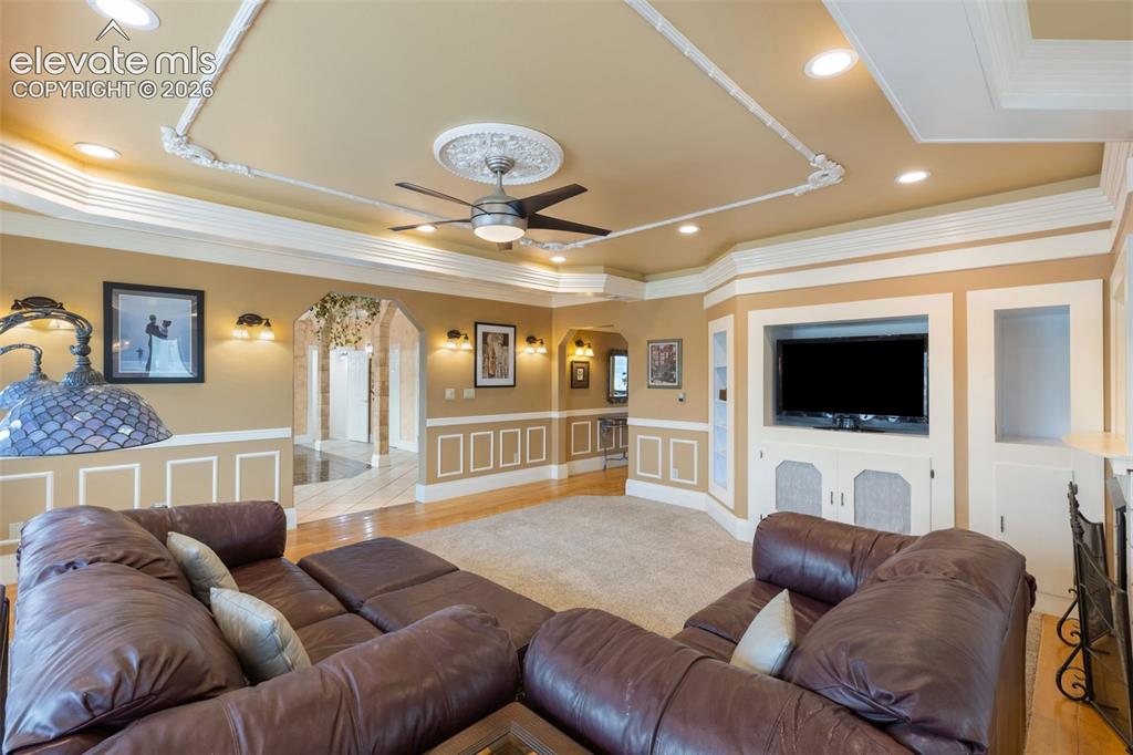 Image 16 of 50: Living Room