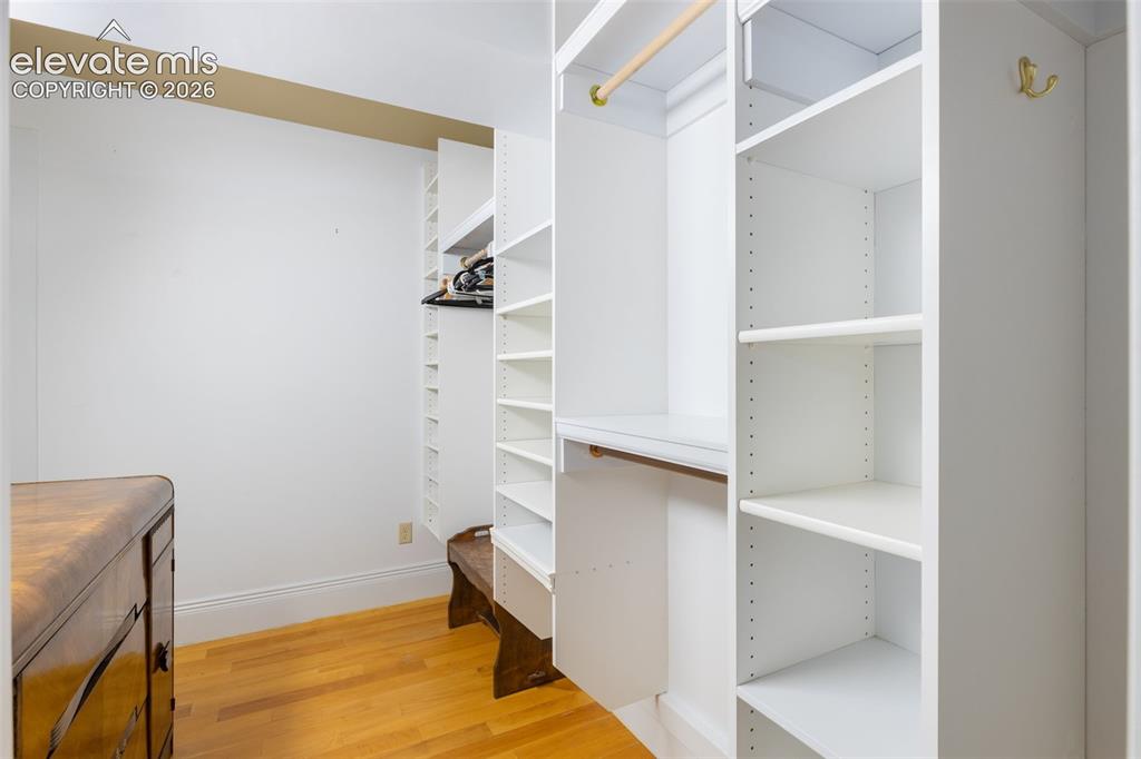 Image 36 of 50: Closet