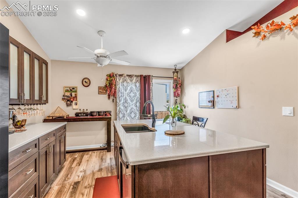 Image 15 of 25: Kitchen