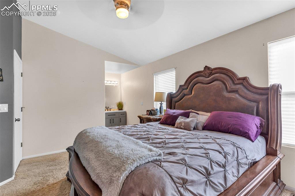 Image 17 of 25: Bedroom