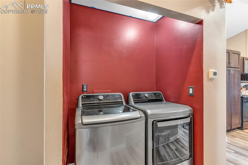 Image 20 of 25: Laundry