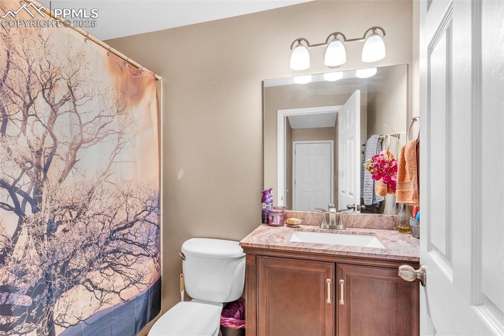 Image 22 of 25: Bathroom