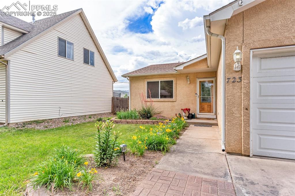 Image 4 of 25: Entry