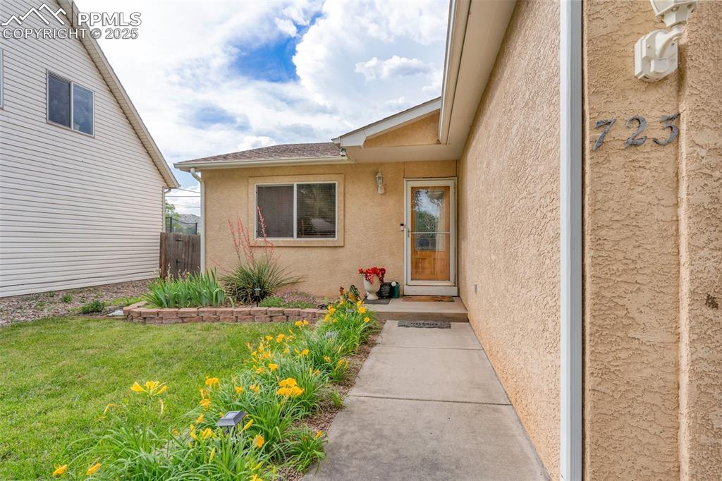 Image 5 of 25: Entry