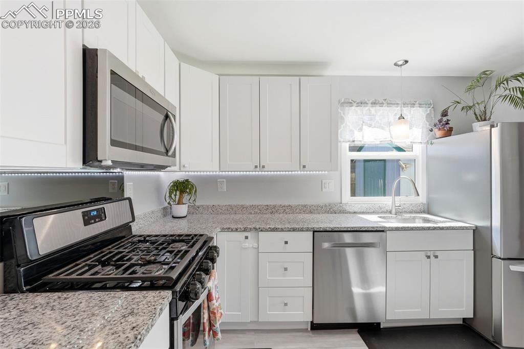 Image 12 of 49: Kitchen