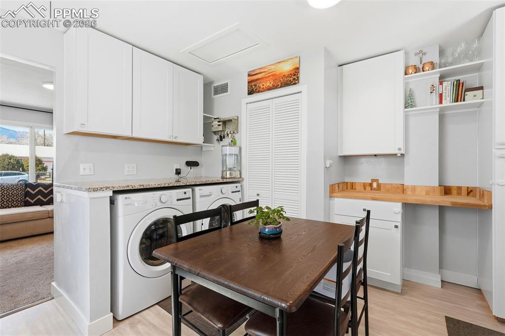 Image 15 of 49: Dining Area