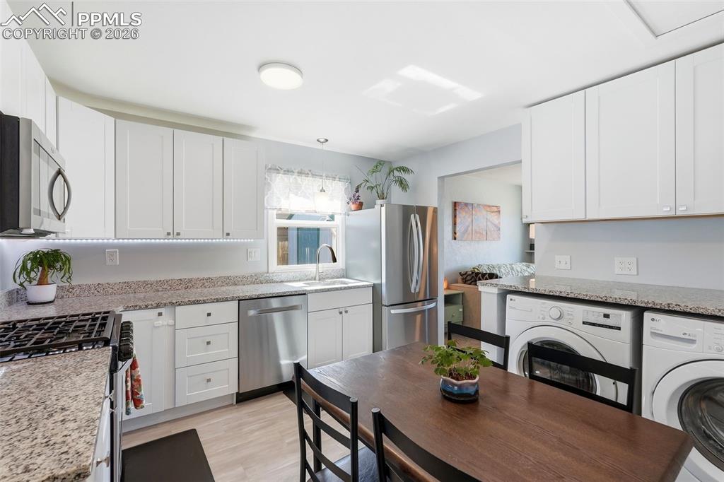 Image 3 of 49: Kitchen