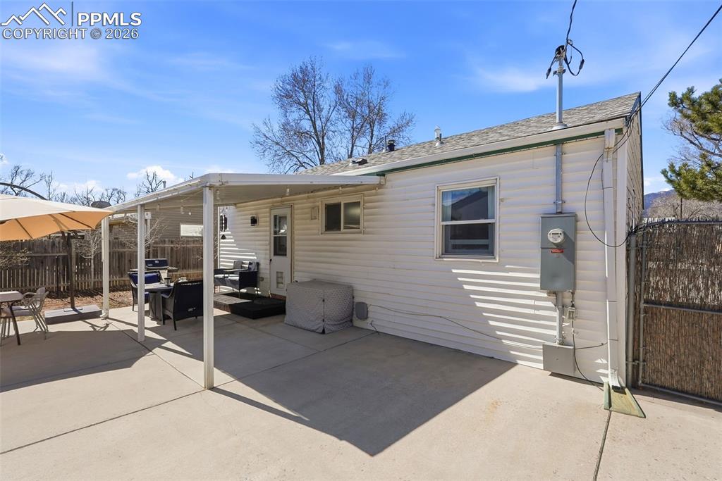 Image 31 of 49: Back of Structure