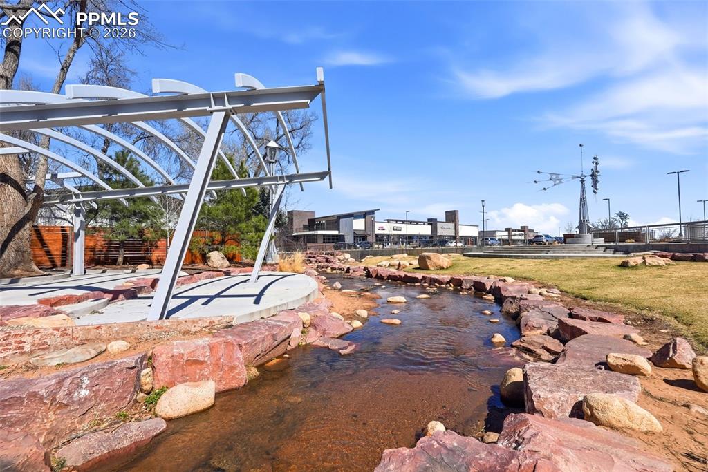 Image 40 of 49: Yard