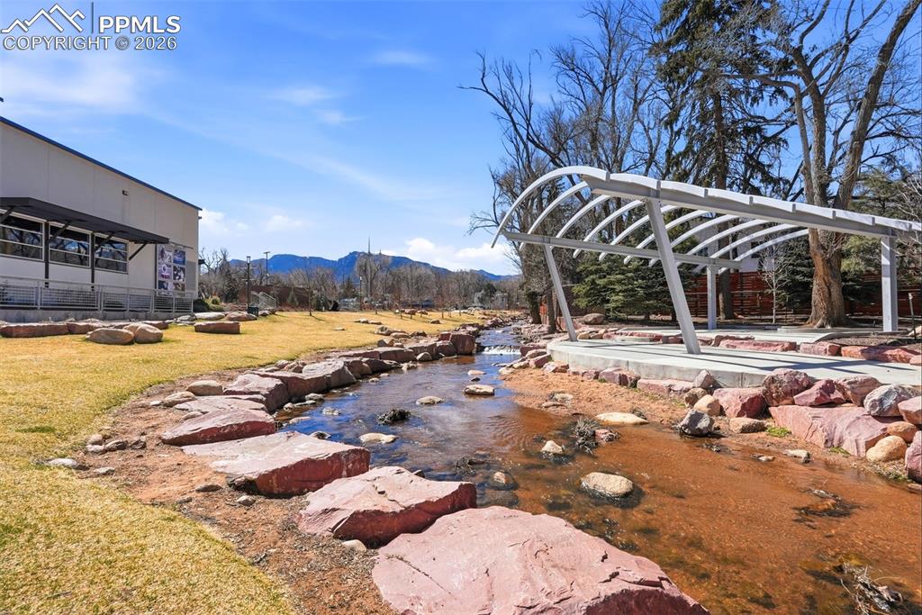 Image 41 of 49: Yard