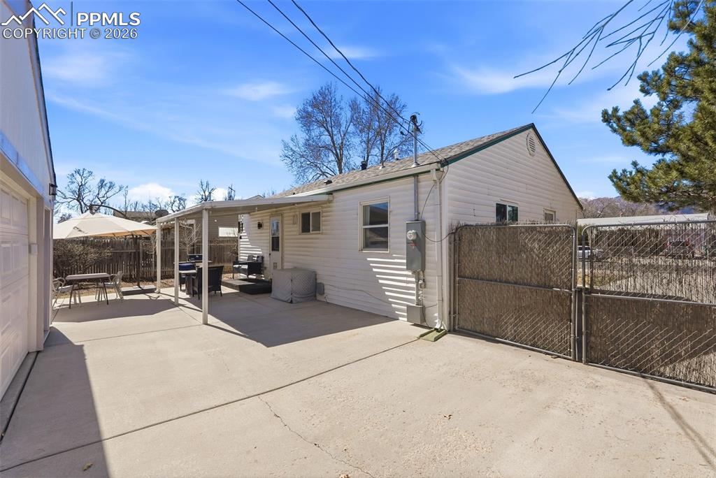 Image 5 of 49: Back of Structure