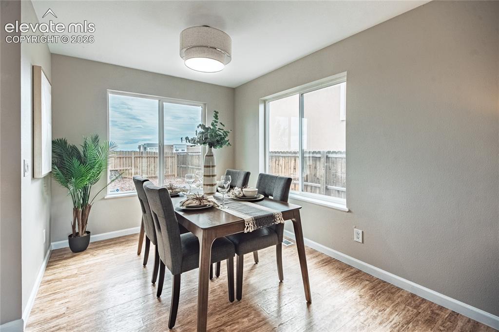 Image 10 of 44: Dining Area