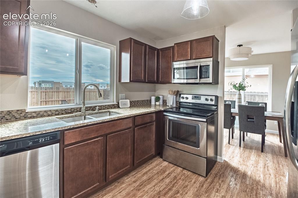 Image 12 of 44: Kitchen