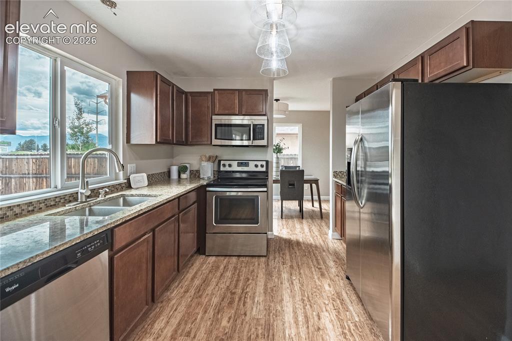 Image 13 of 44: Kitchen