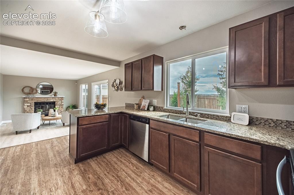 Image 14 of 44: Kitchen