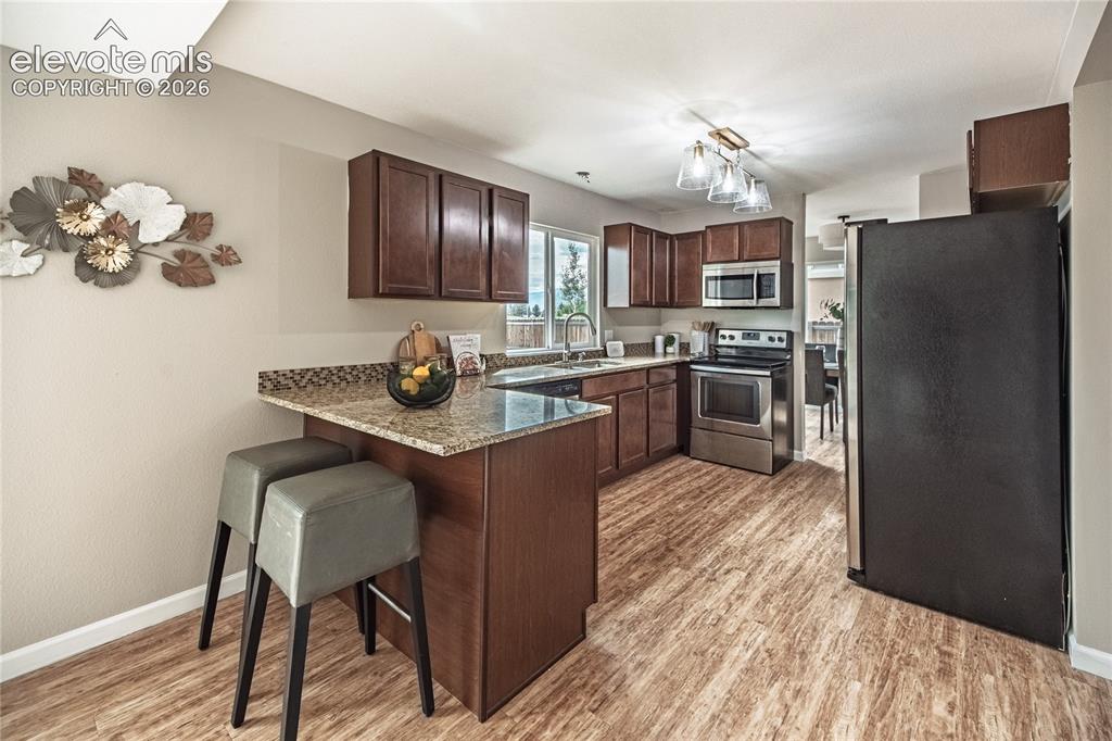 Image 15 of 44: Kitchen