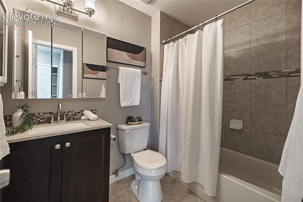 Image 39 of 44: Bathroom