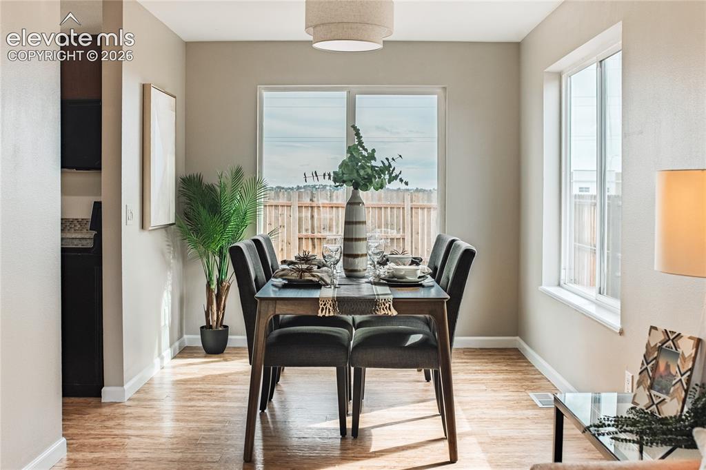 Image 8 of 44: Dining Area