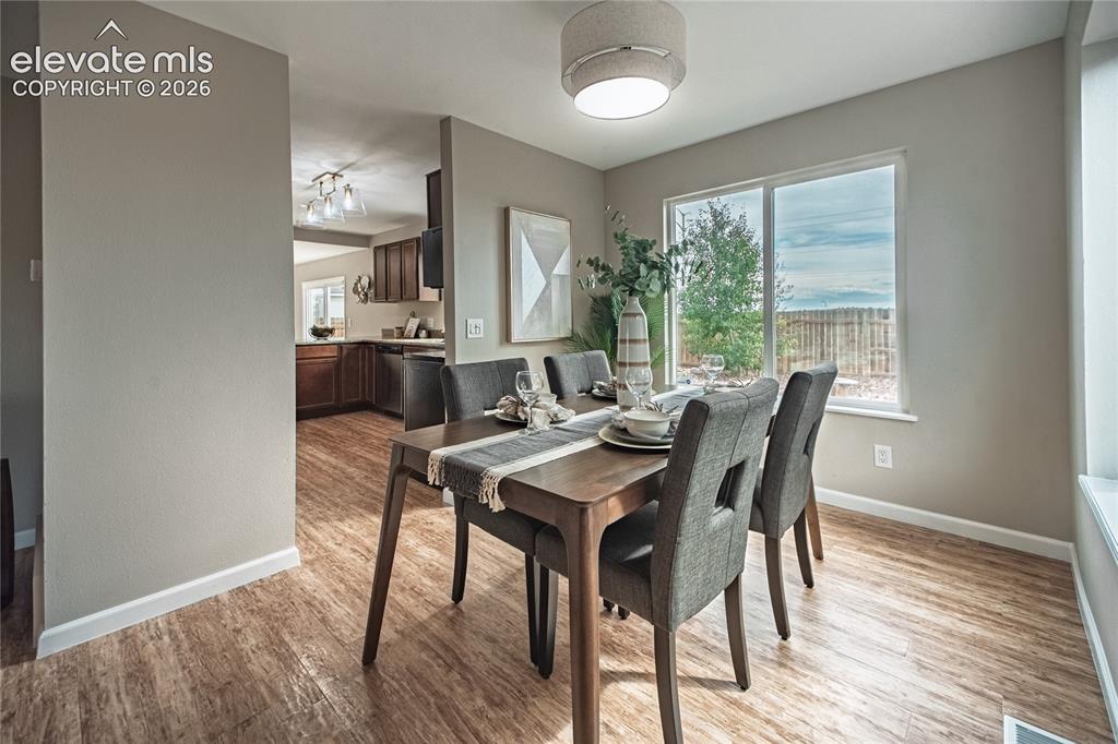 Image 9 of 44: Dining Area