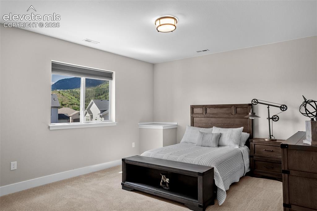 Image 18 of 29: Basement bedroom #2