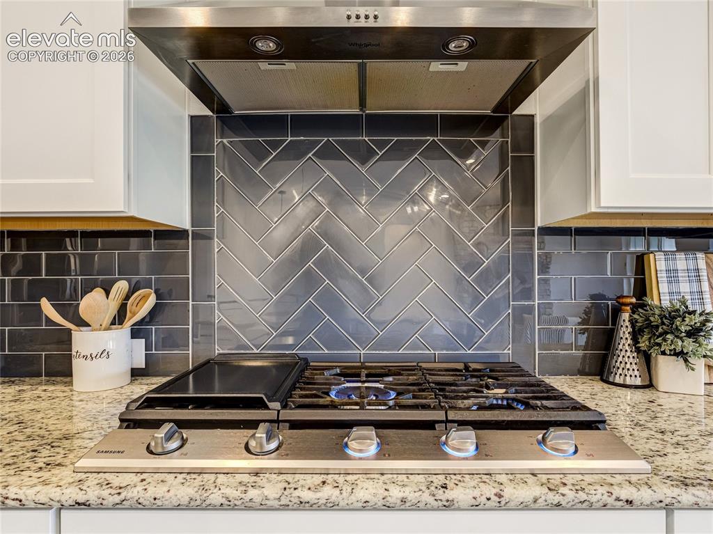Image 19 of 50: Kitchen