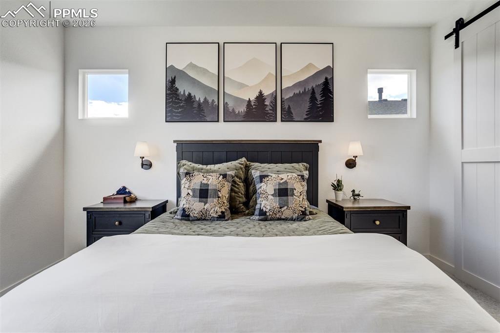 Image 22 of 46: Living Room