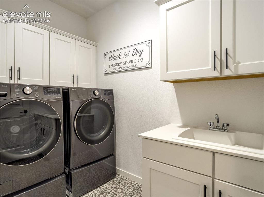 Image 27 of 50: Laundry