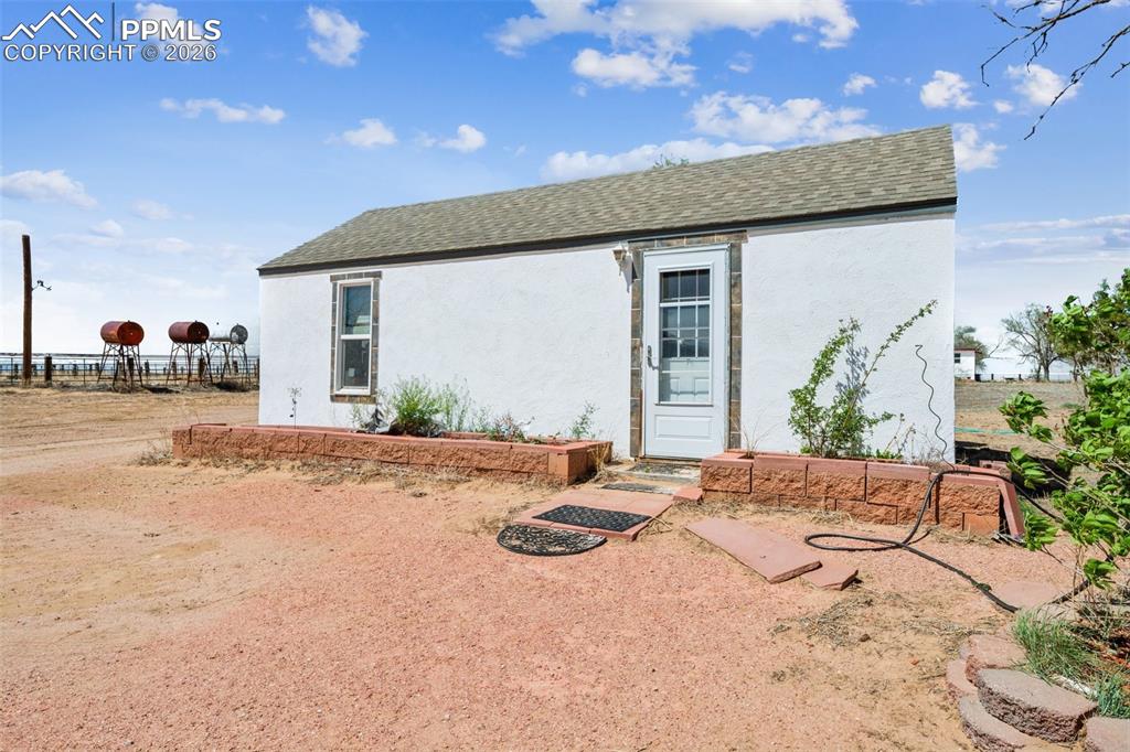 Image 27 of 49: Detatched