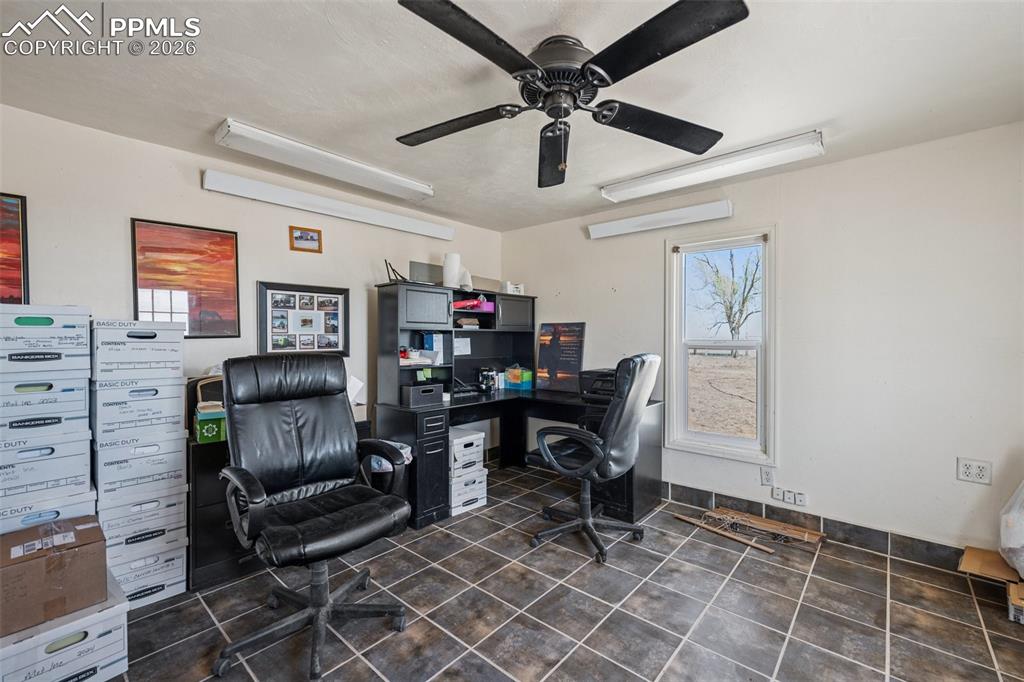 Image 28 of 49: Office