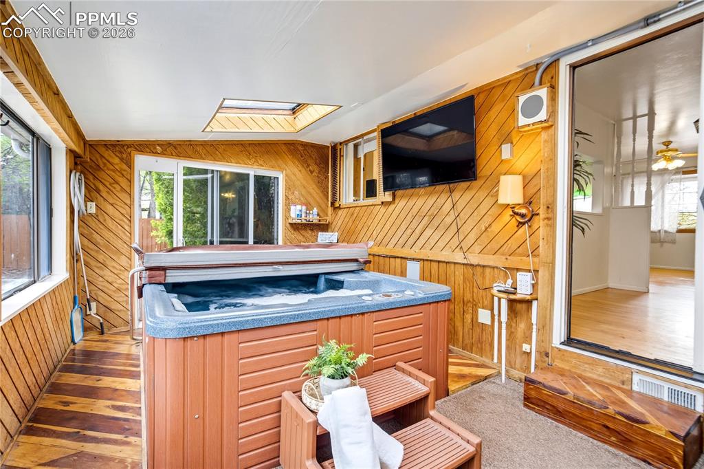 Image 11 of 41: Another view.  You will love the gas range oven