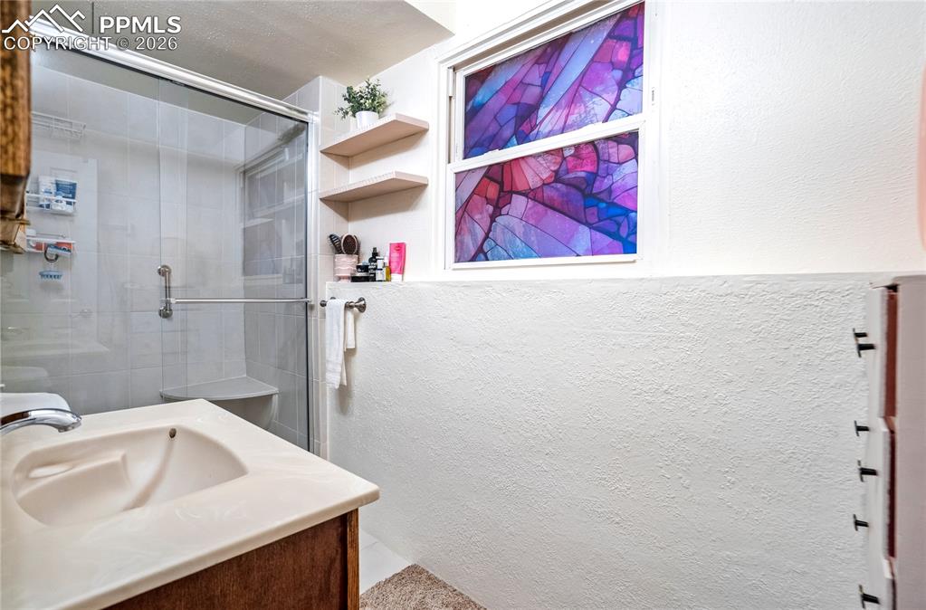 Image 29 of 41: Bedroom