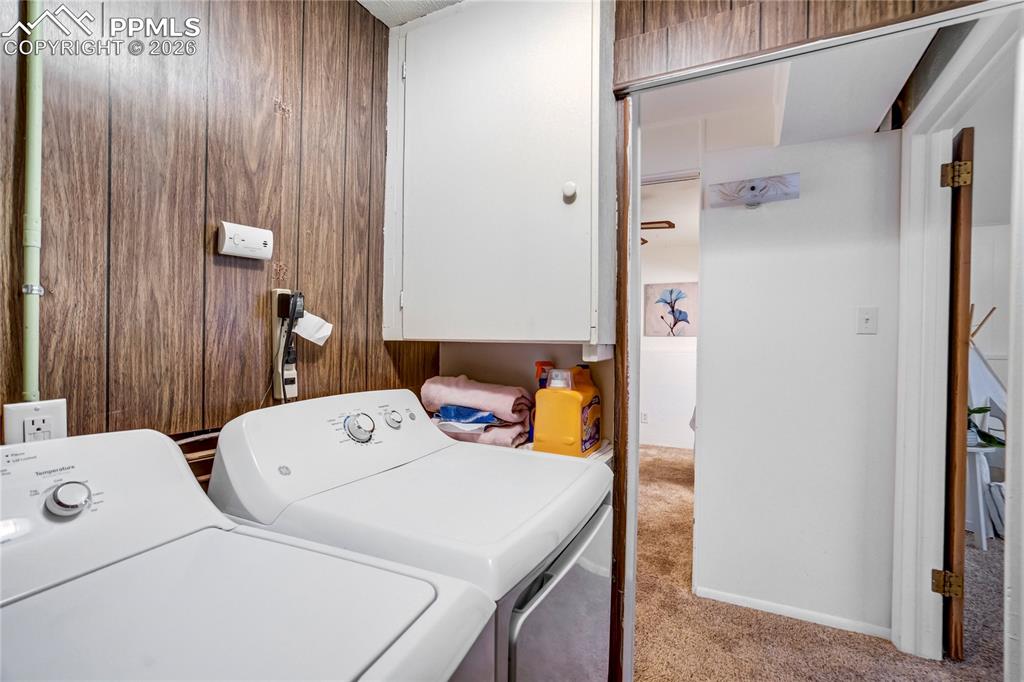 Image 31 of 41: Bathroom