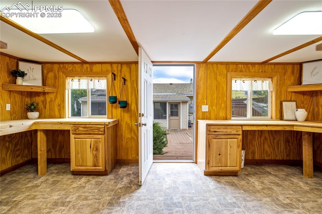 Image 32 of 41: Laundry