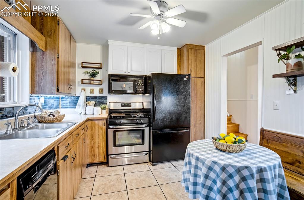 Image 8 of 41: Great Room