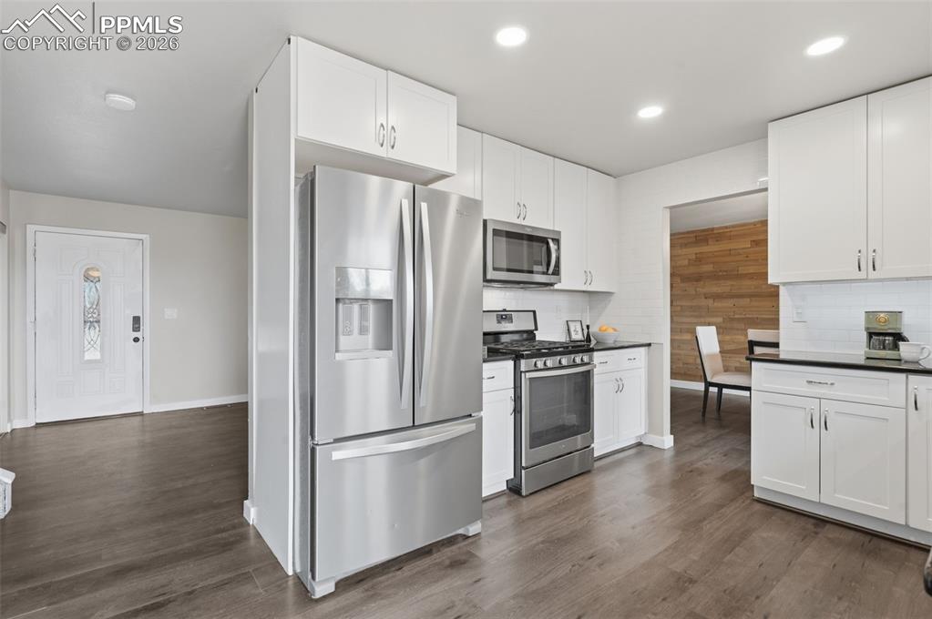 Image 11 of 50: Kitchen alternate