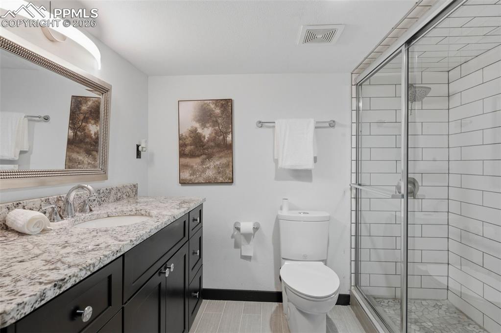 Image 28 of 50: Basement bedroom en suite bath