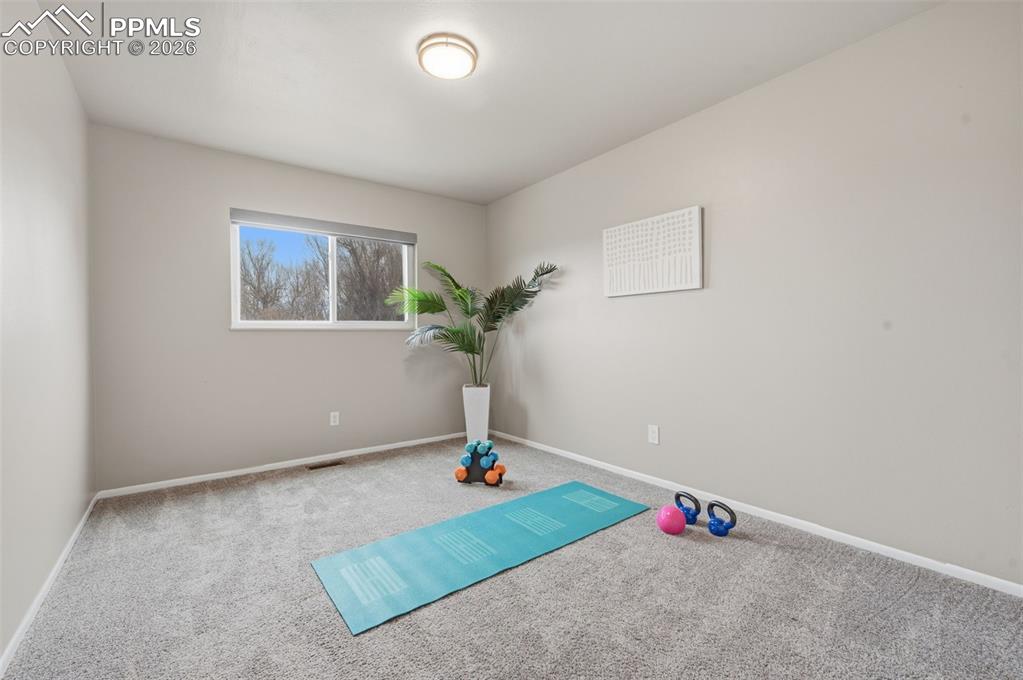 Image 39 of 50: Additional upstairs bedroom