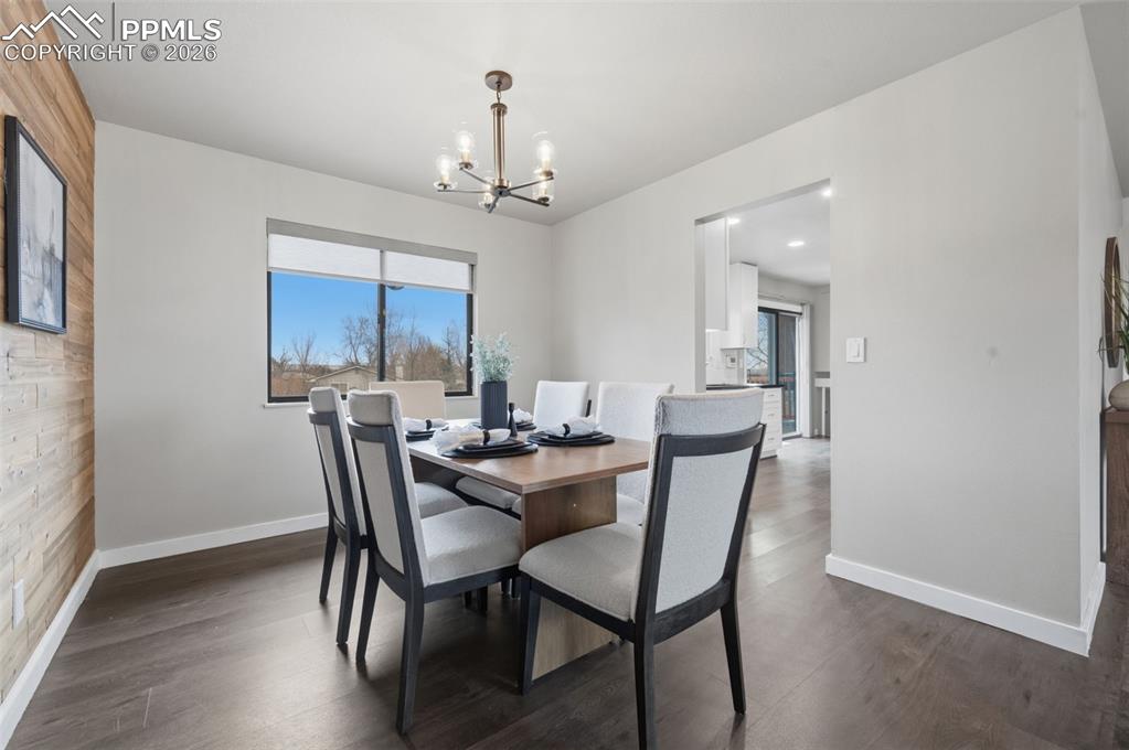 Image 8 of 50: Dining Room