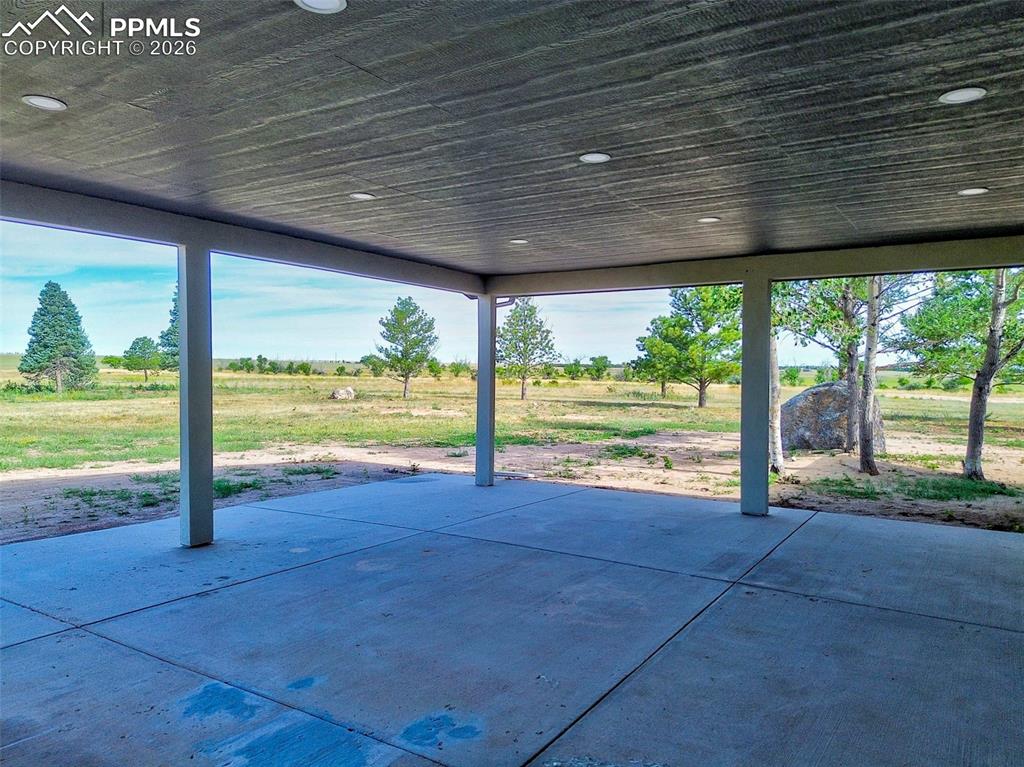 Image 10 of 45: Patio