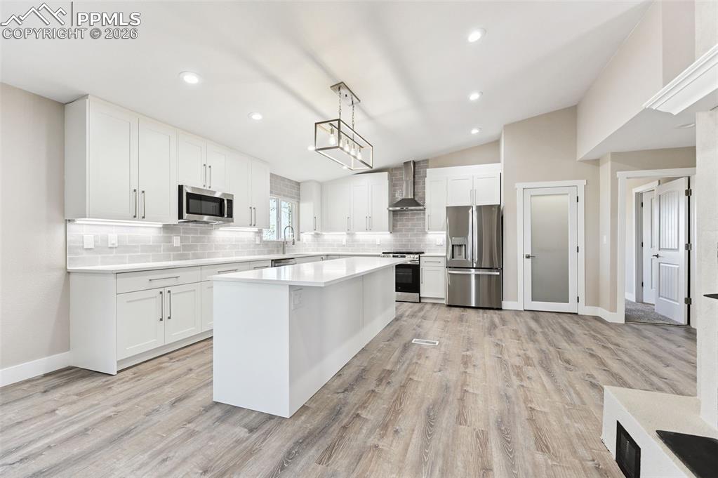 Image 12 of 45: Kitchen