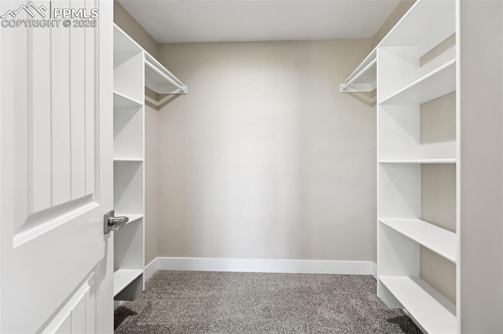 Image 43 of 45: Closet