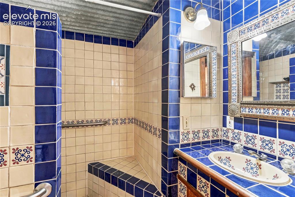 Image 13 of 38: Bathroom