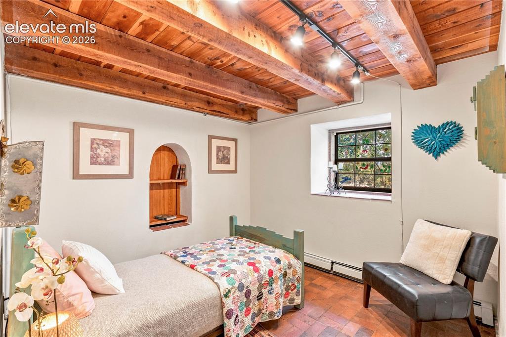 Image 15 of 38: Bedroom