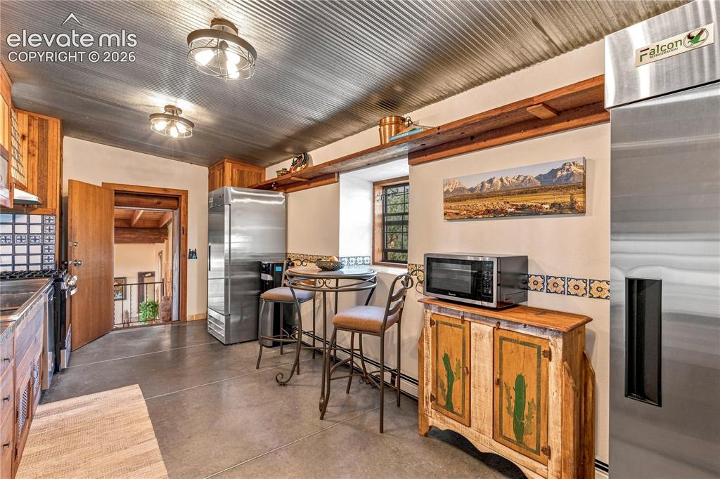 Image 7 of 38: Kitchen