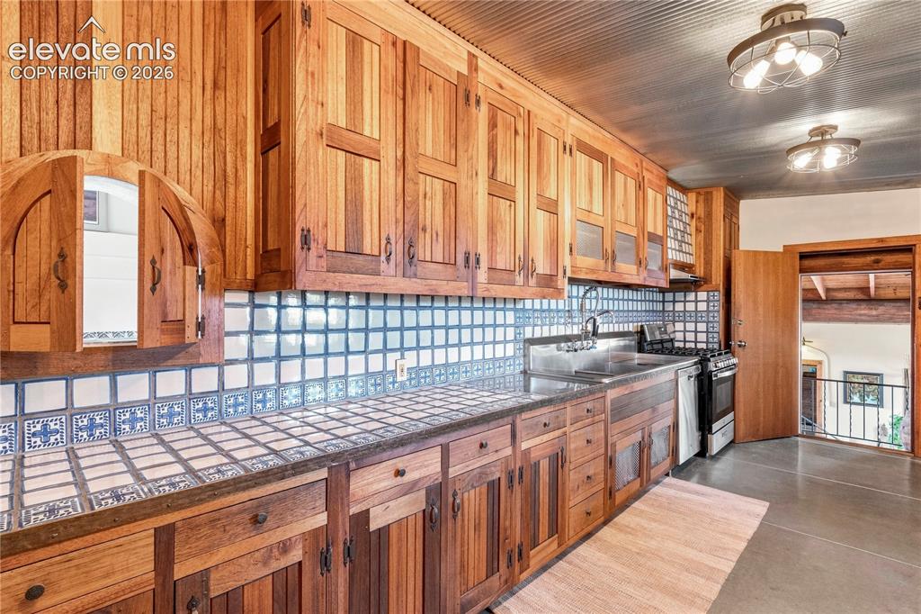 Image 8 of 38: Kitchen
