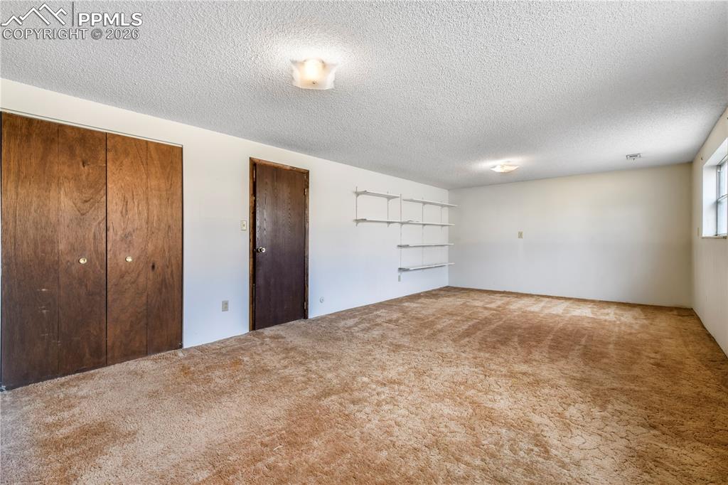 Image 26 of 50: Bedroom